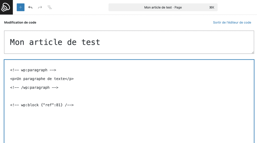 Capture d'écran du code source d'une composition syncrhonisée dans l'éditeur Gutenberg, montrant que l'élément est inséré de façon virtuelle, uniquement en faisant référence à son identifiant (cliquer pour ouvrir l'image dans un nouvel onglet)